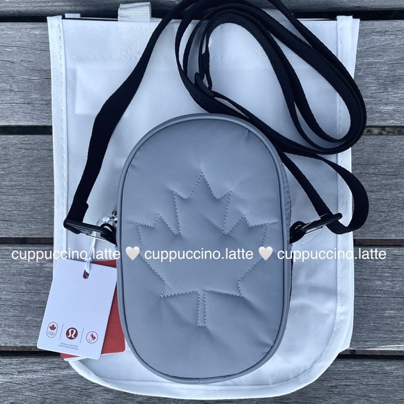 🍁 NWT🇨🇦RARE Lululemon Team Canada 22 Future Legacy Crossbody Bag - Rhino Grey - Picture 5 of 10